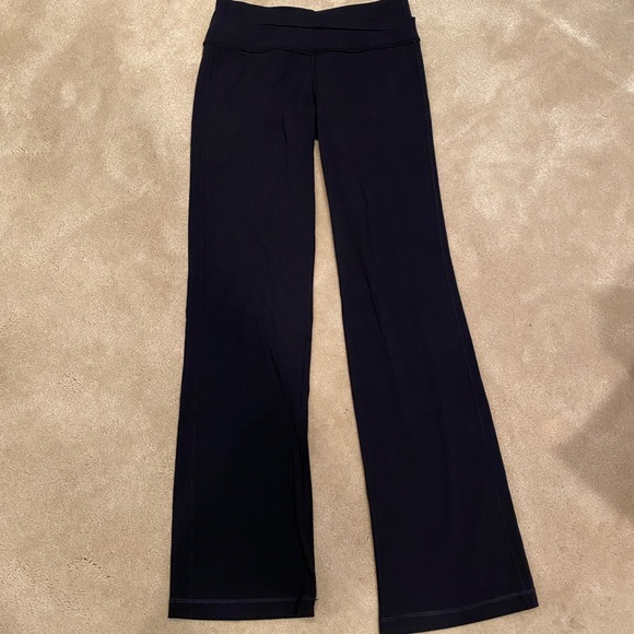 Lululemon Size 6 Black Yoga Pants - Picture 4 of 5